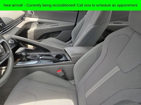 Used 2024 Hyundai Elantra SE FWD image 8