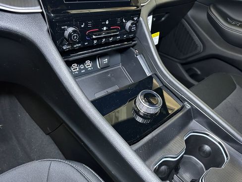 New 2025 Jeep Grand Cherokee Laredo X image 29