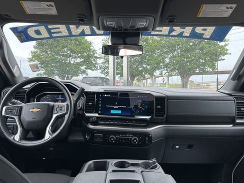 Used 2025 Chevrolet Silverado 2500 LT w/ Convenience Package AWD/4WD image 11