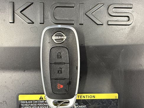 Used 2025 Nissan Kicks SR image 31
