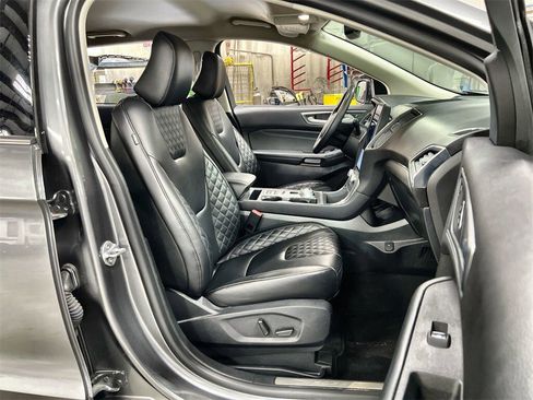 Used 2024 Ford Edge Titanium image 12