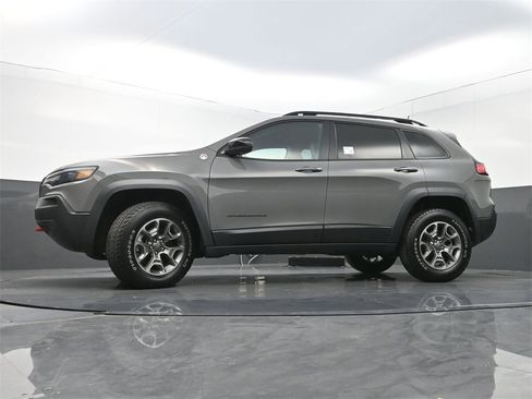 Used 2022 Jeep Cherokee Trailhawk image 26