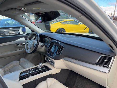 Used 2016 Volvo XC90 T8 Momentum w/ Vision Package image 9