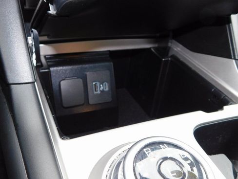 Used 2023 Ford Explorer XLT image 45