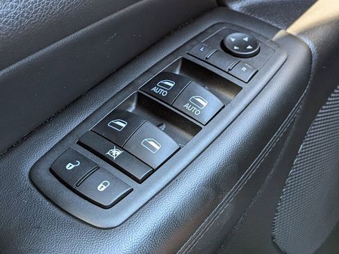 Used 2018 Jeep Grand Cherokee Altitude image 24