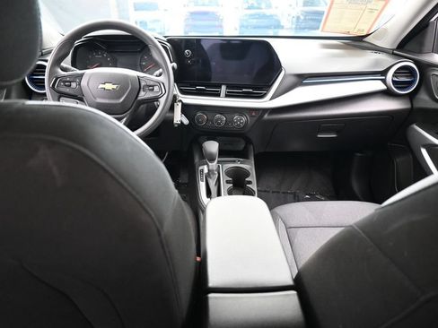 Used 2025 Chevrolet Trax LS w/ LS Convenience Package FWD image 37