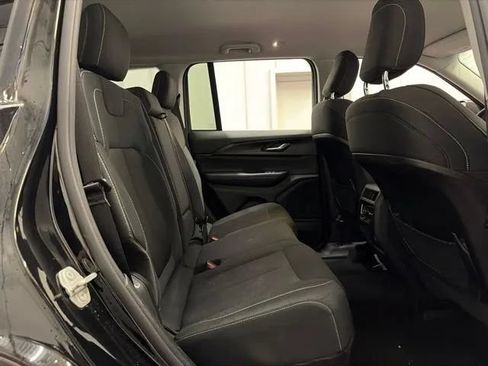Used 2023 Jeep Grand Cherokee Laredo AWD/4WD image 20