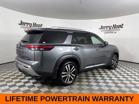 Used 2025 Nissan Pathfinder Platinum FWD image 6