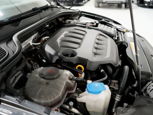 Used 2023 Volkswagen Golf 20th Anniversary Edition image 36