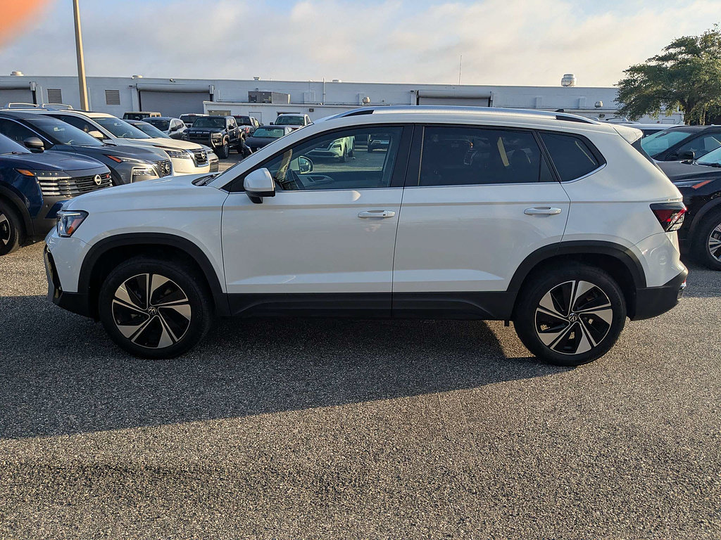Used 2025 Volkswagen Taos SE AWD/4WD image 7