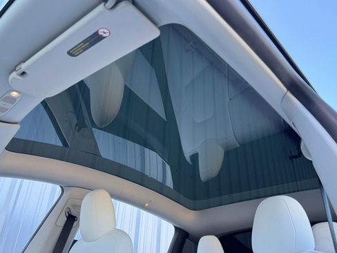 Used 2021 Tesla Model Y Performance image 12