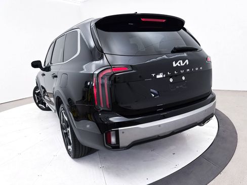 Used 2024 Kia Telluride EX w/ EX Captain's Chair Package image 8