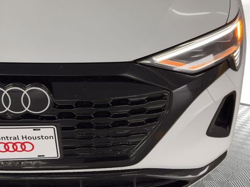 Used 2024 Audi Q8 e-tron Premium Plus image 11