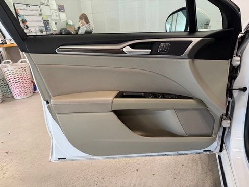 Used 2020 Ford Fusion SEL FWD image 14
