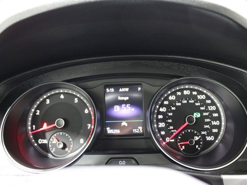 Used 2020 Volkswagen Atlas Cross Sport SE w/ Panoramic Sunroof Package FWD image 14