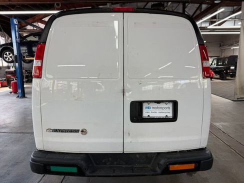 Used 2021 Chevrolet Express 3500 Extended w/ Driver Convenience Package RWD image 3