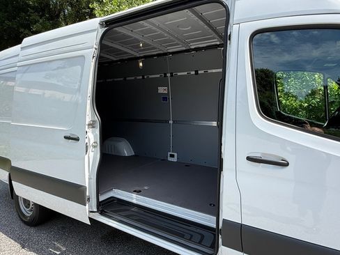 Used 2025 Mercedes-Benz Sprinter 2500 image 8