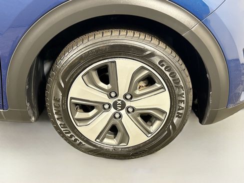 Used 2018 Kia Niro EX image 32