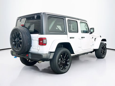 Used 2023 Jeep Wrangler Sahara image 9