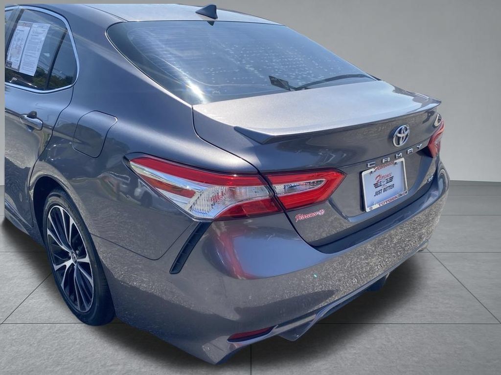 Used 2020 Toyota Camry SE FWD image 10