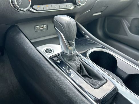 Used 2024 Nissan Altima 2.5 SV FWD image 15