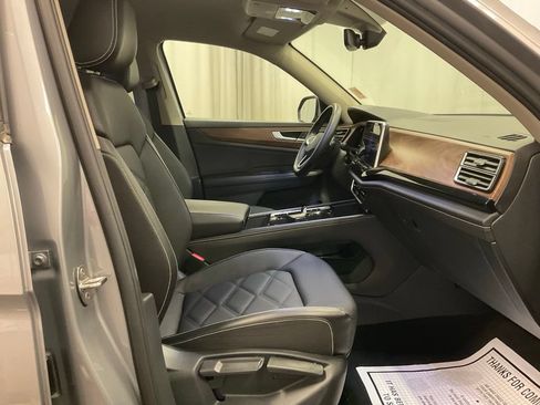 Used 2025 Volkswagen Atlas SE AWD/4WD image 7