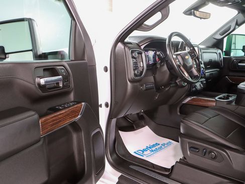 Used 2023 Chevrolet Silverado 2500 High Country w/ Z71 Off-Road Package image 3