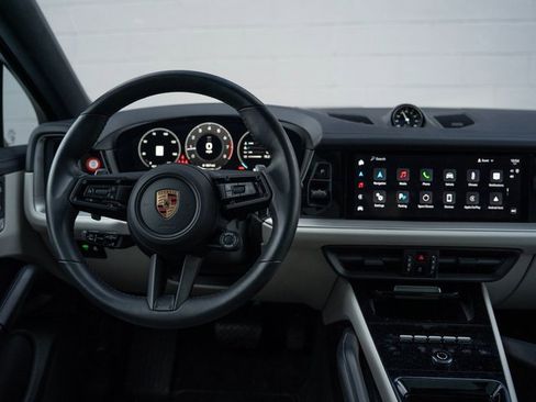 Certified 2025 Porsche Cayenne Coupe image 22