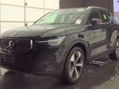 Used 2025 Volvo XC40 B5 Plus