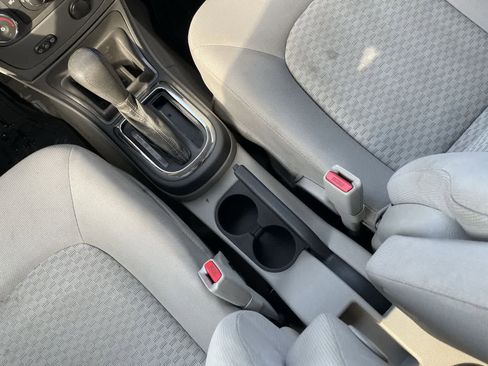 Used 2010 Chevrolet HHR LT image 21