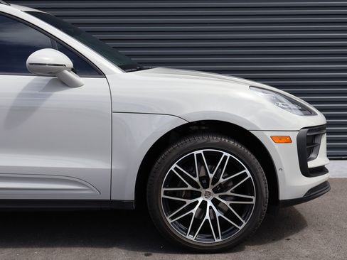 Certified 2023 Porsche Macan image 12
