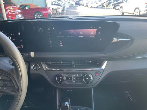 Used 2025 Buick Envista Preferred image 18