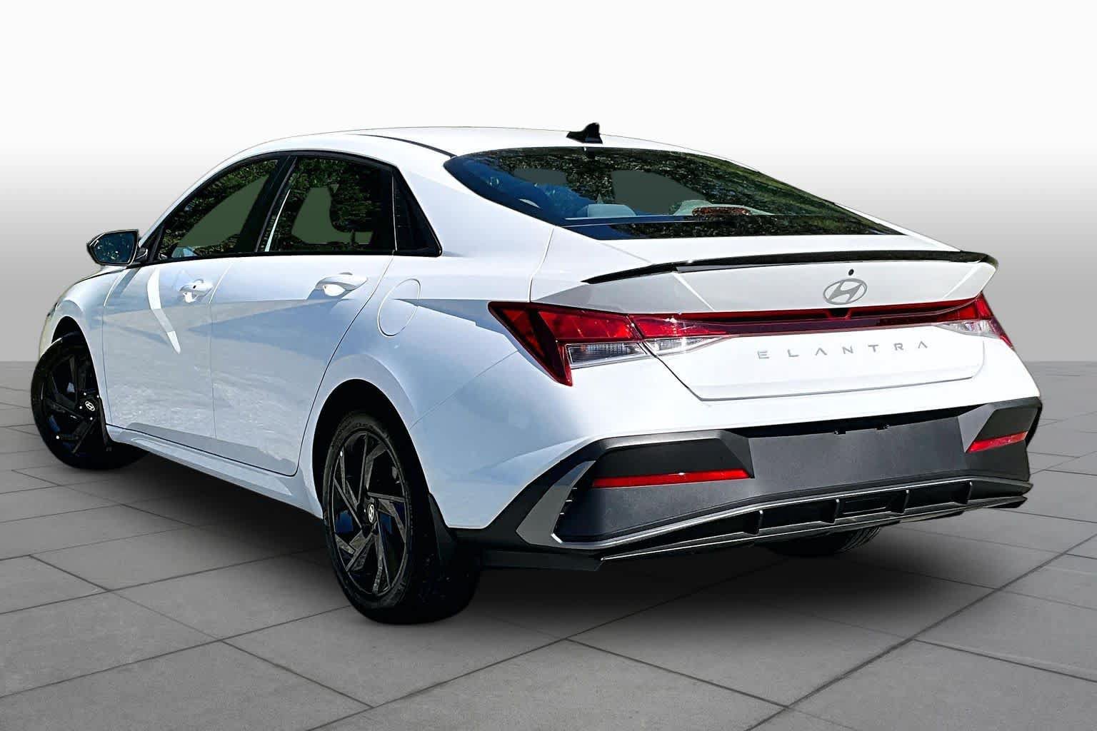Used 2026 Hyundai Elantra Sport FWD image 12