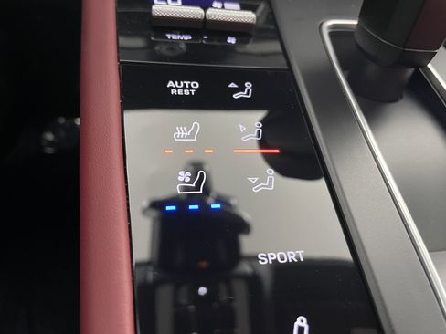 Used 2022 Porsche Macan S image 23