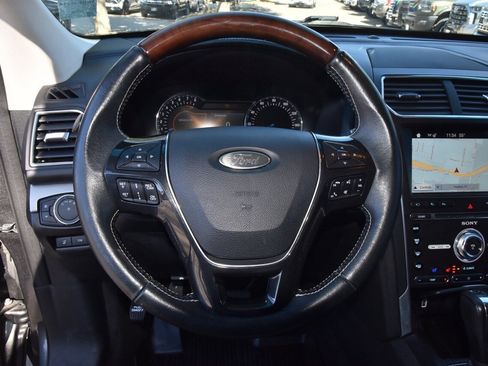 Used 2017 Ford Explorer Platinum image 23