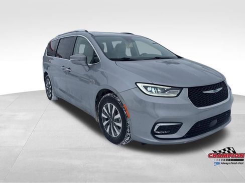 Used 2021 Chrysler Pacifica Touring-L image 8