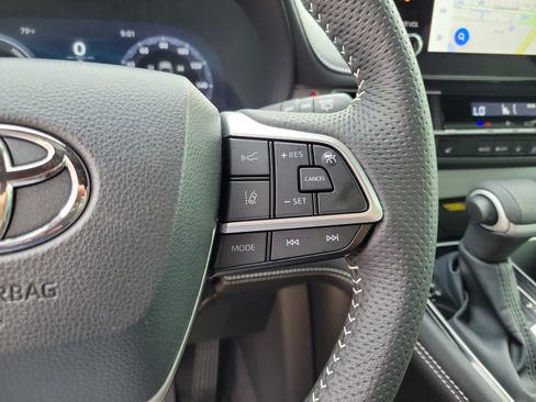 Used 2026 Toyota Sienna XSE AWD/4WD image 14
