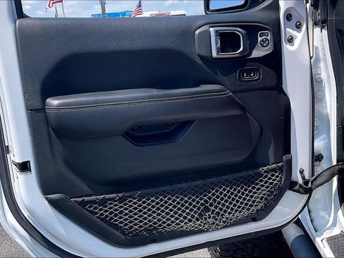 Used 2018 Jeep Wrangler Unlimited Sahara w/ LED Lighting Group AWD/4WD image 25