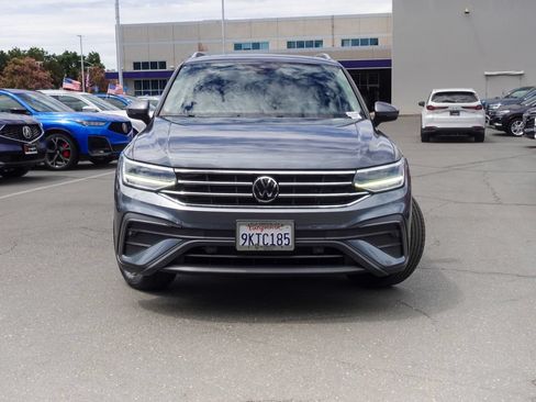 Used 2023 Volkswagen Tiguan SE FWD image 3