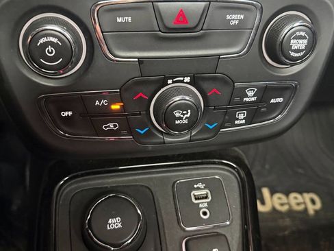 Used 2018 Jeep Compass Limited AWD/4WD image 10