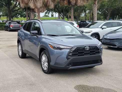 Used 2026 Toyota Corolla Cross LE FWD image 2