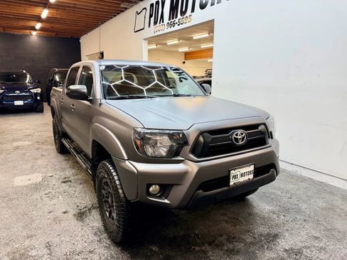 Used 2015 Toyota Tacoma Pickup 4D 5 ft image 2