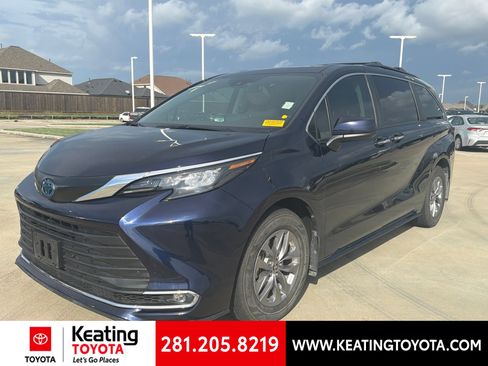 Used 2024 Toyota Sienna XLE FWD image 7