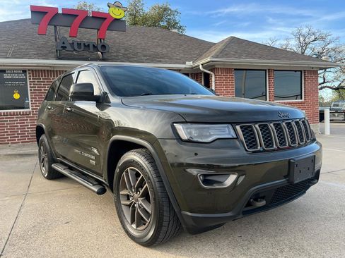 Used 2017 Jeep Grand Cherokee Laredo 75th Anniversary image 1