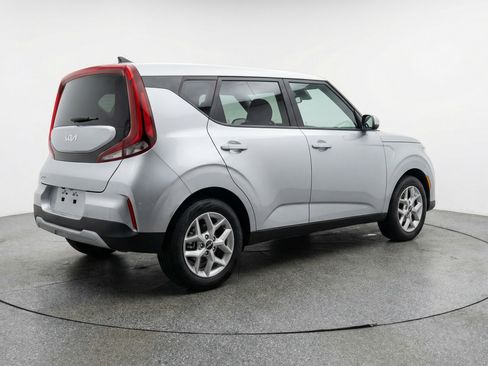 Used 2025 Kia Soul LX w/ LX Technology Package FWD image 9