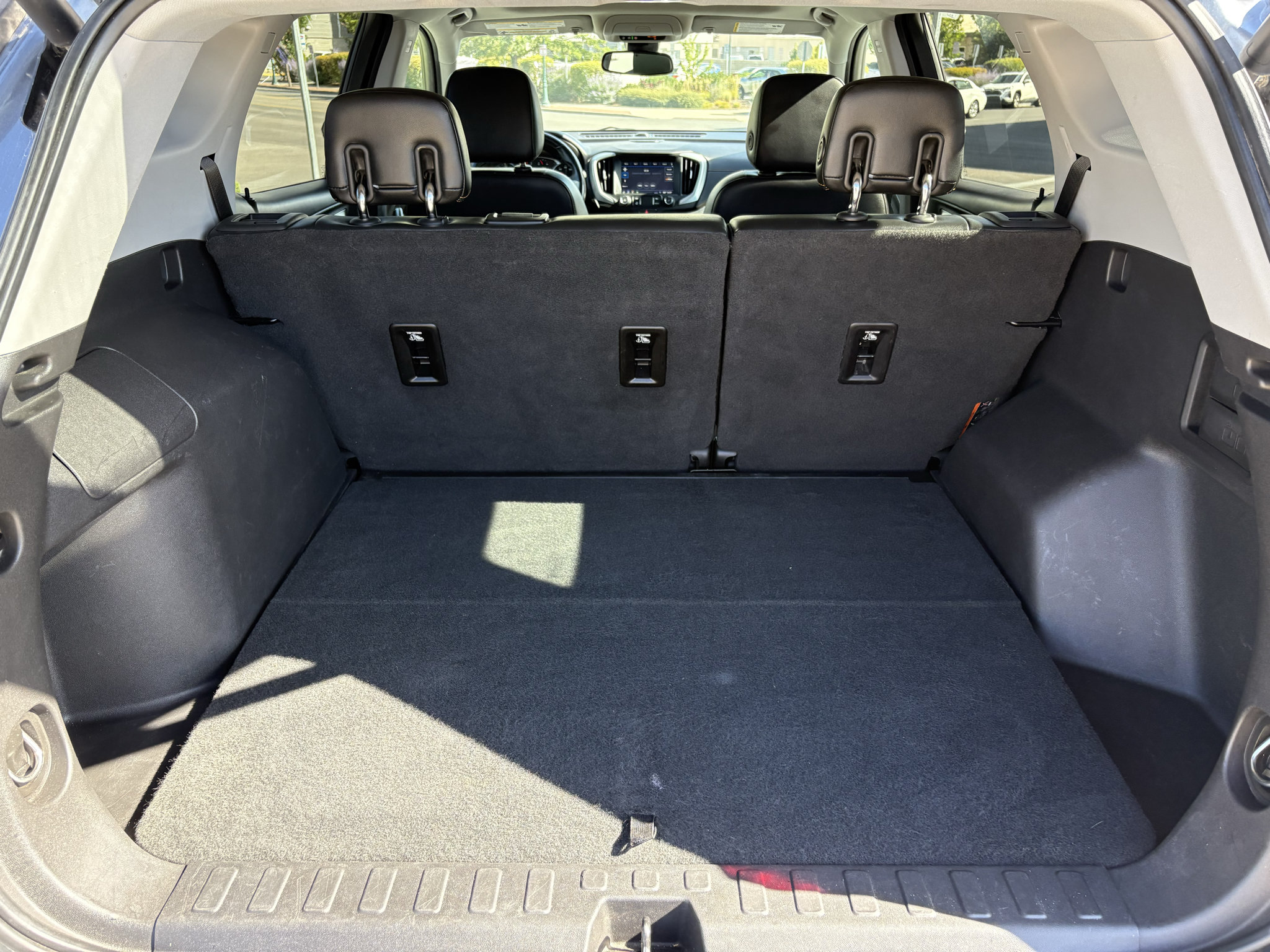 Used 2019 GMC Terrain SLT w/ Infotainment Package II AWD/4WD image 9