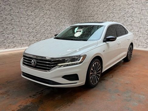 Used 2022 Volkswagen Passat 2.0T FWD image 3
