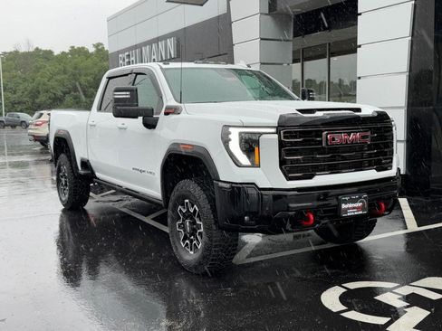 Used 2026 GMC Sierra 2500 AT4X AWD/4WD image 2