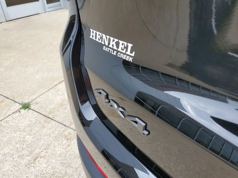 New 2025 Jeep Compass Latitude w/ Sun & Sound Group image 28