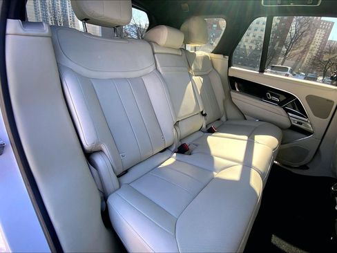 Used 2024 Land Rover Range Rover SE image 19